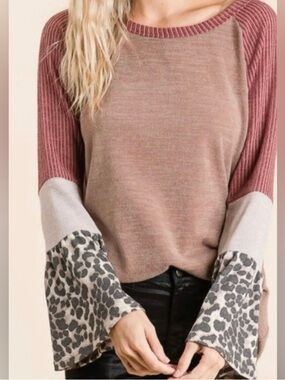 🟠NWT BIBI Textured Sweater in Mocha/Burgundy and Leopard Detail Bell Sleeves LG